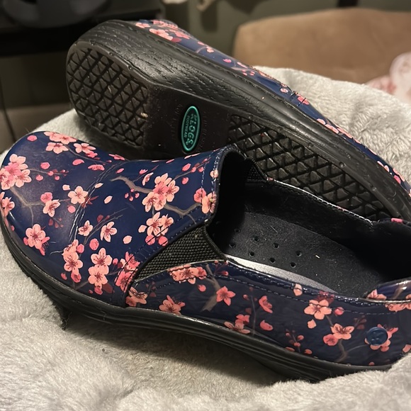 Klogs size 8 - Picture 6 of 7